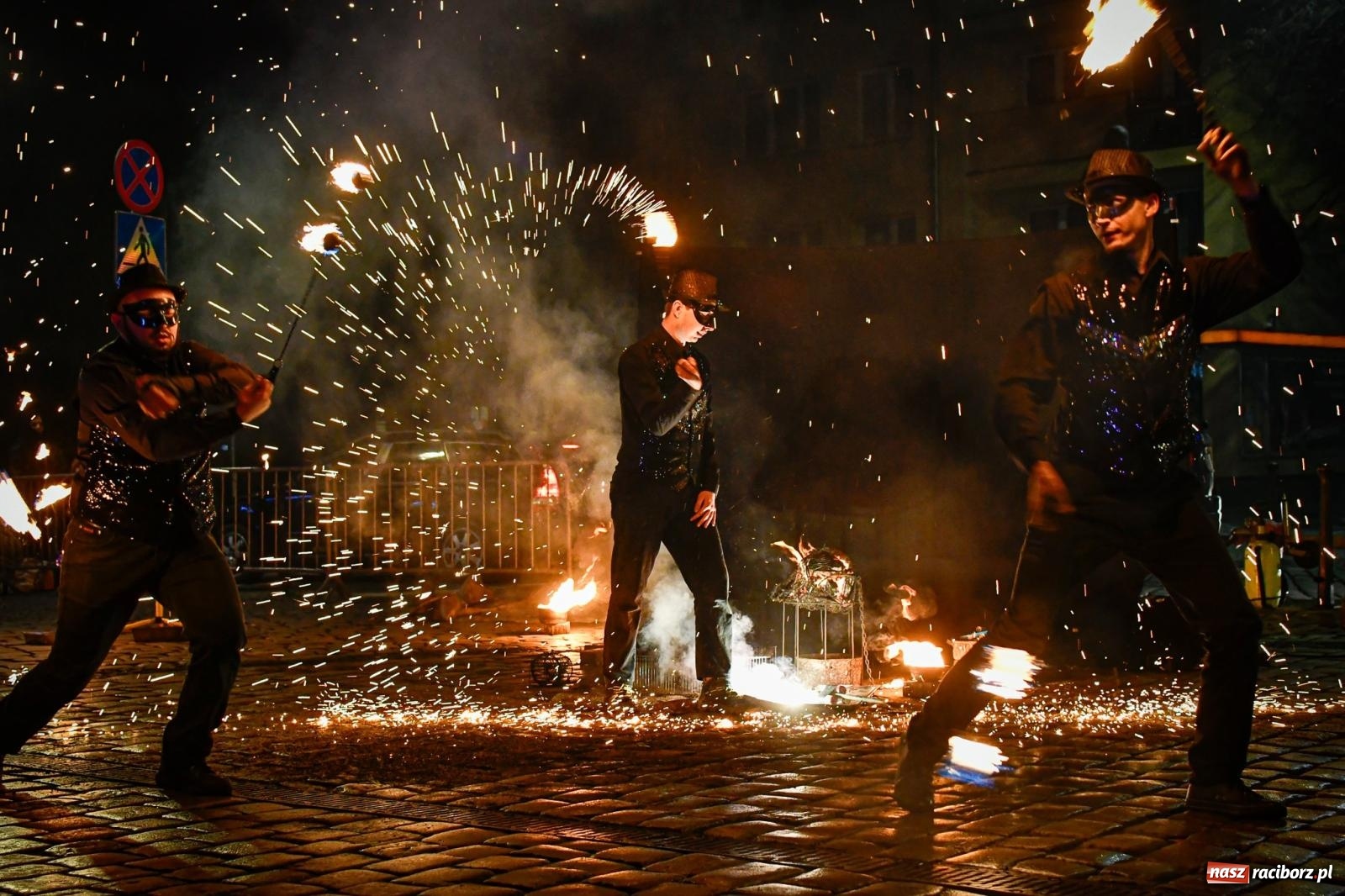Zdjęcie w galerii na portalu naszraciborz.pl: Enigma z Zawiercia zachwyciła na Raciborskim Finale WOŚP [FOTO i WIDEO] wiadomości z regionu