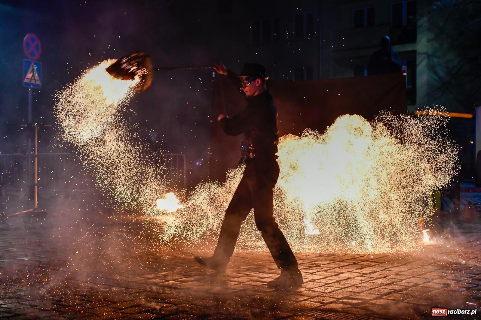 Zdjęcie w galerii na portalu naszraciborz.pl: Enigma z Zawiercia zachwyciła na Raciborskim Finale WOŚP [FOTO i WIDEO] wiadomości z regionu