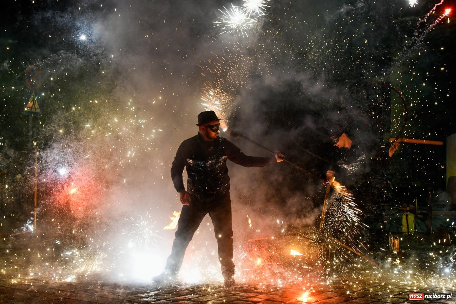 Zdjęcie w galerii na portalu naszraciborz.pl: Enigma z Zawiercia zachwyciła na Raciborskim Finale WOŚP [FOTO i WIDEO] wiadomości z regionu