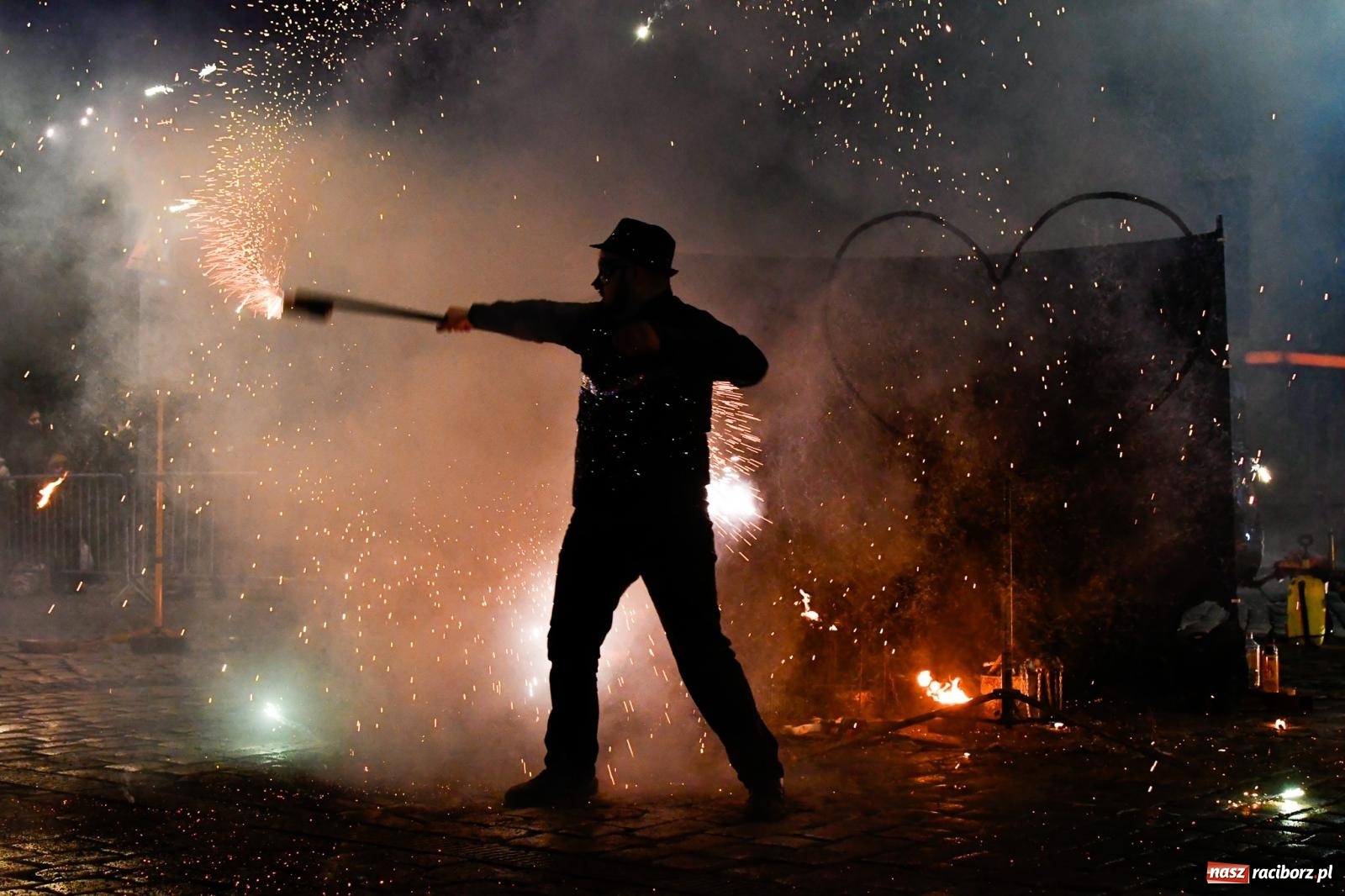 Zdjęcie w galerii na portalu naszraciborz.pl: Enigma z Zawiercia zachwyciła na Raciborskim Finale WOŚP [FOTO i WIDEO] wiadomości z regionu