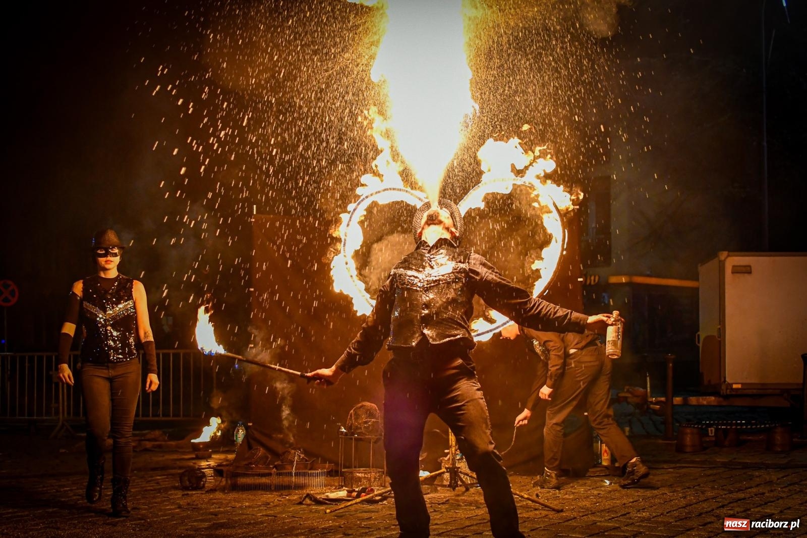 Zdjęcie w galerii na portalu naszraciborz.pl: Enigma z Zawiercia zachwyciła na Raciborskim Finale WOŚP [FOTO i WIDEO] wiadomości z regionu
