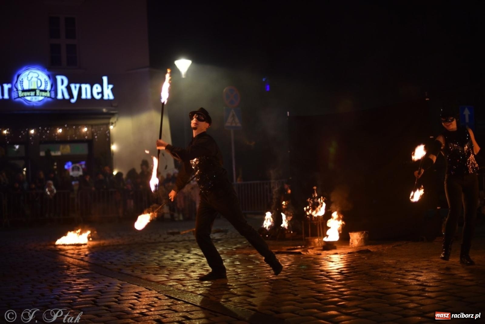 Zdjęcie w galerii na portalu naszraciborz.pl: Enigma z Zawiercia zachwyciła na Raciborskim Finale WOŚP [FOTO i WIDEO] wiadomości z regionu