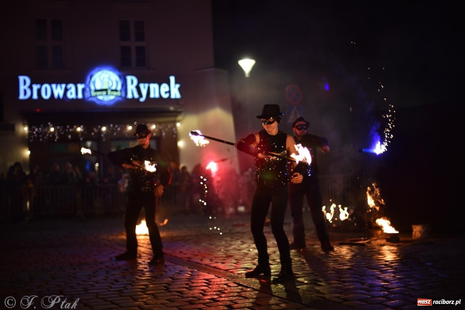 Zdjęcie w galerii na portalu naszraciborz.pl: Enigma z Zawiercia zachwyciła na Raciborskim Finale WOŚP [FOTO i WIDEO] wiadomości z regionu