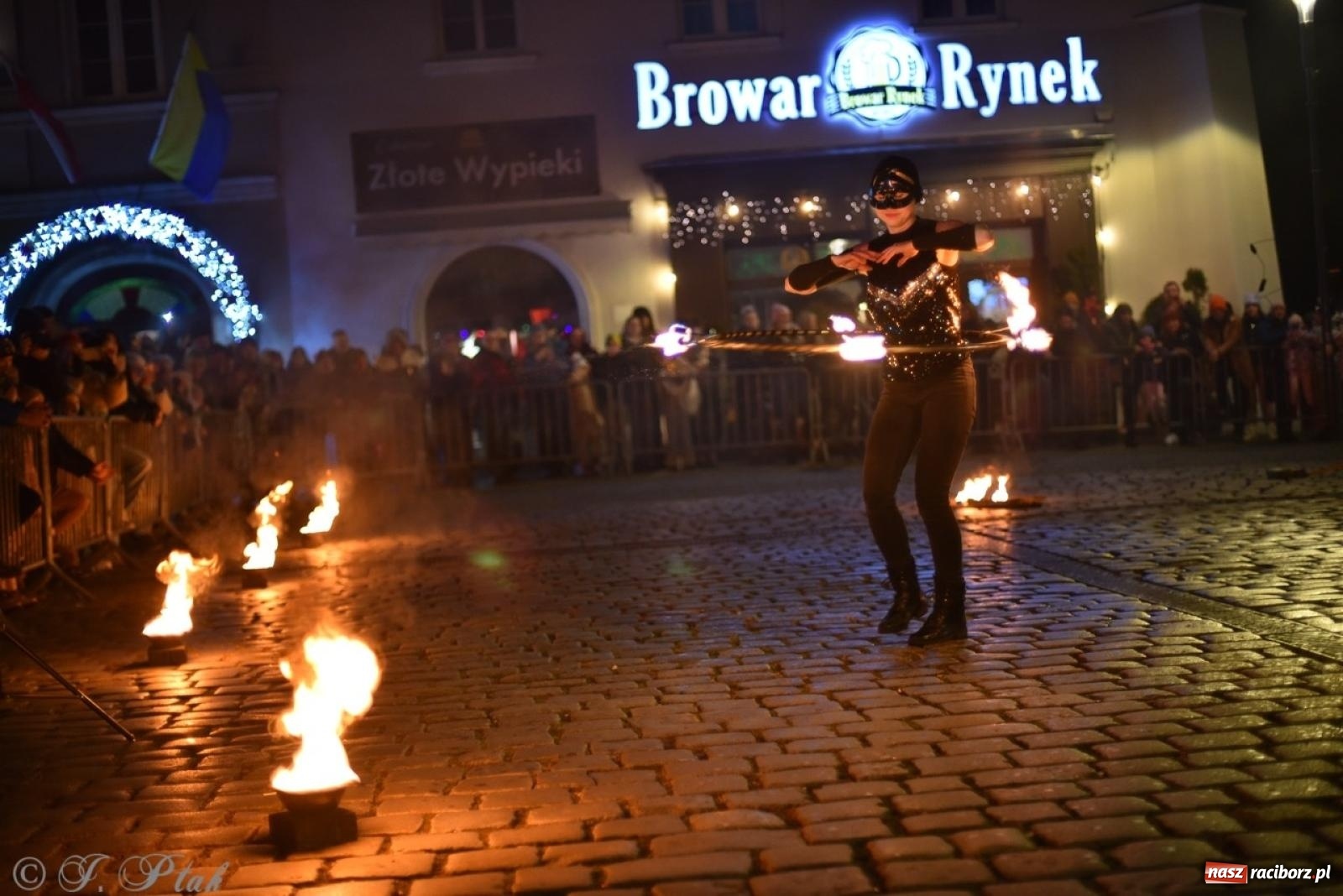 Zdjęcie w galerii na portalu naszraciborz.pl: Enigma z Zawiercia zachwyciła na Raciborskim Finale WOŚP [FOTO i WIDEO] wiadomości z regionu