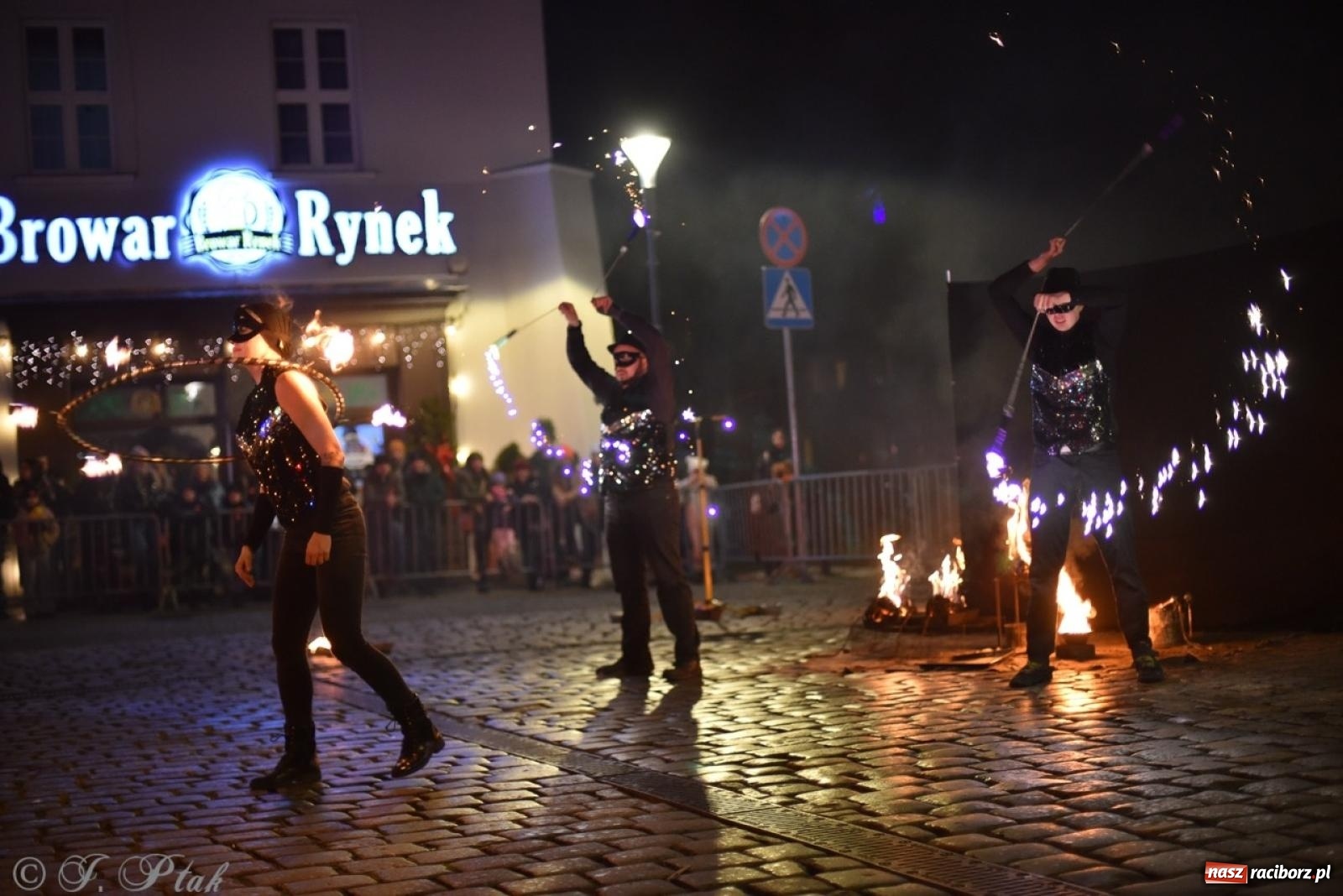 Zdjęcie w galerii na portalu naszraciborz.pl: Enigma z Zawiercia zachwyciła na Raciborskim Finale WOŚP [FOTO i WIDEO] wiadomości z regionu