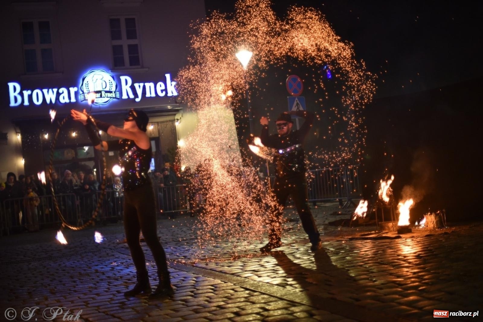 Zdjęcie w galerii na portalu naszraciborz.pl: Enigma z Zawiercia zachwyciła na Raciborskim Finale WOŚP [FOTO i WIDEO] wiadomości z regionu