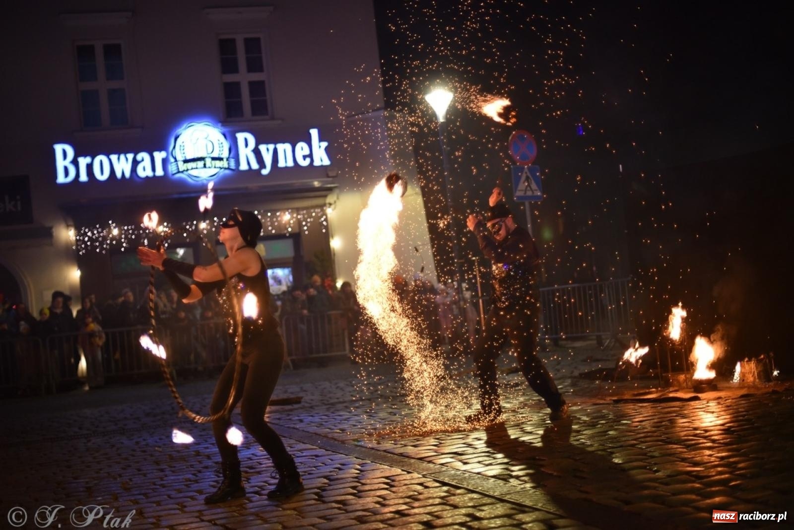 Zdjęcie w galerii na portalu naszraciborz.pl: Enigma z Zawiercia zachwyciła na Raciborskim Finale WOŚP [FOTO i WIDEO] wiadomości z regionu