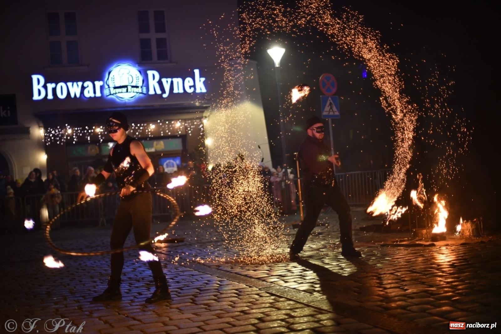 Zdjęcie w galerii na portalu naszraciborz.pl: Enigma z Zawiercia zachwyciła na Raciborskim Finale WOŚP [FOTO i WIDEO] wiadomości z regionu