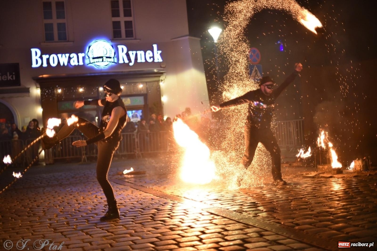Zdjęcie w galerii na portalu naszraciborz.pl: Enigma z Zawiercia zachwyciła na Raciborskim Finale WOŚP [FOTO i WIDEO] wiadomości z regionu