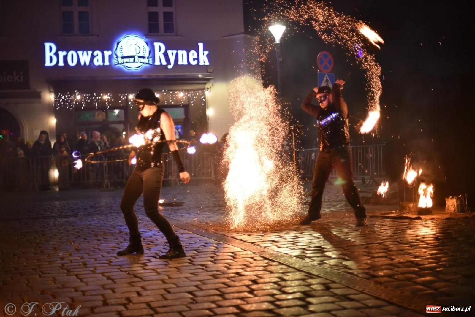 Zdjęcie w galerii na portalu naszraciborz.pl: Enigma z Zawiercia zachwyciła na Raciborskim Finale WOŚP [FOTO i WIDEO] wiadomości z regionu