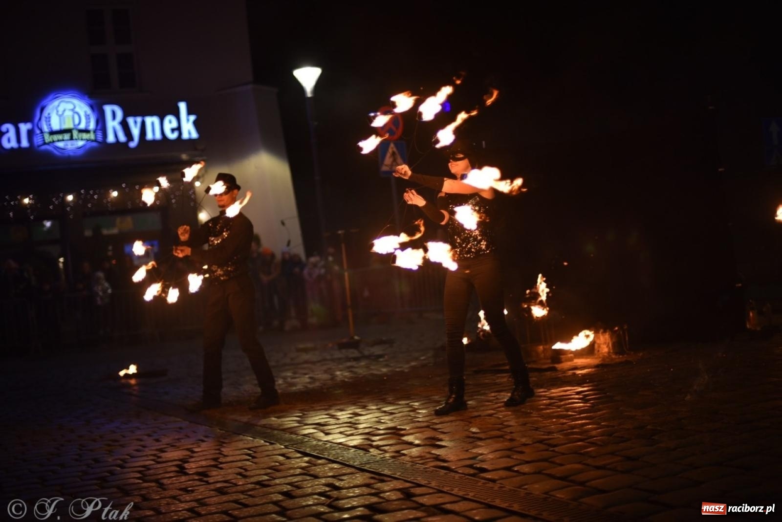 Zdjęcie w galerii na portalu naszraciborz.pl: Enigma z Zawiercia zachwyciła na Raciborskim Finale WOŚP [FOTO i WIDEO] wiadomości z regionu