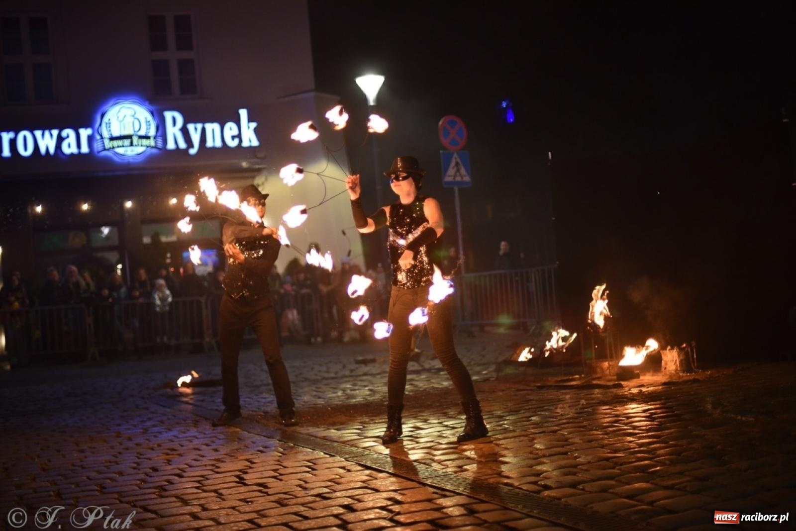 Zdjęcie w galerii na portalu naszraciborz.pl: Enigma z Zawiercia zachwyciła na Raciborskim Finale WOŚP [FOTO i WIDEO] wiadomości z regionu