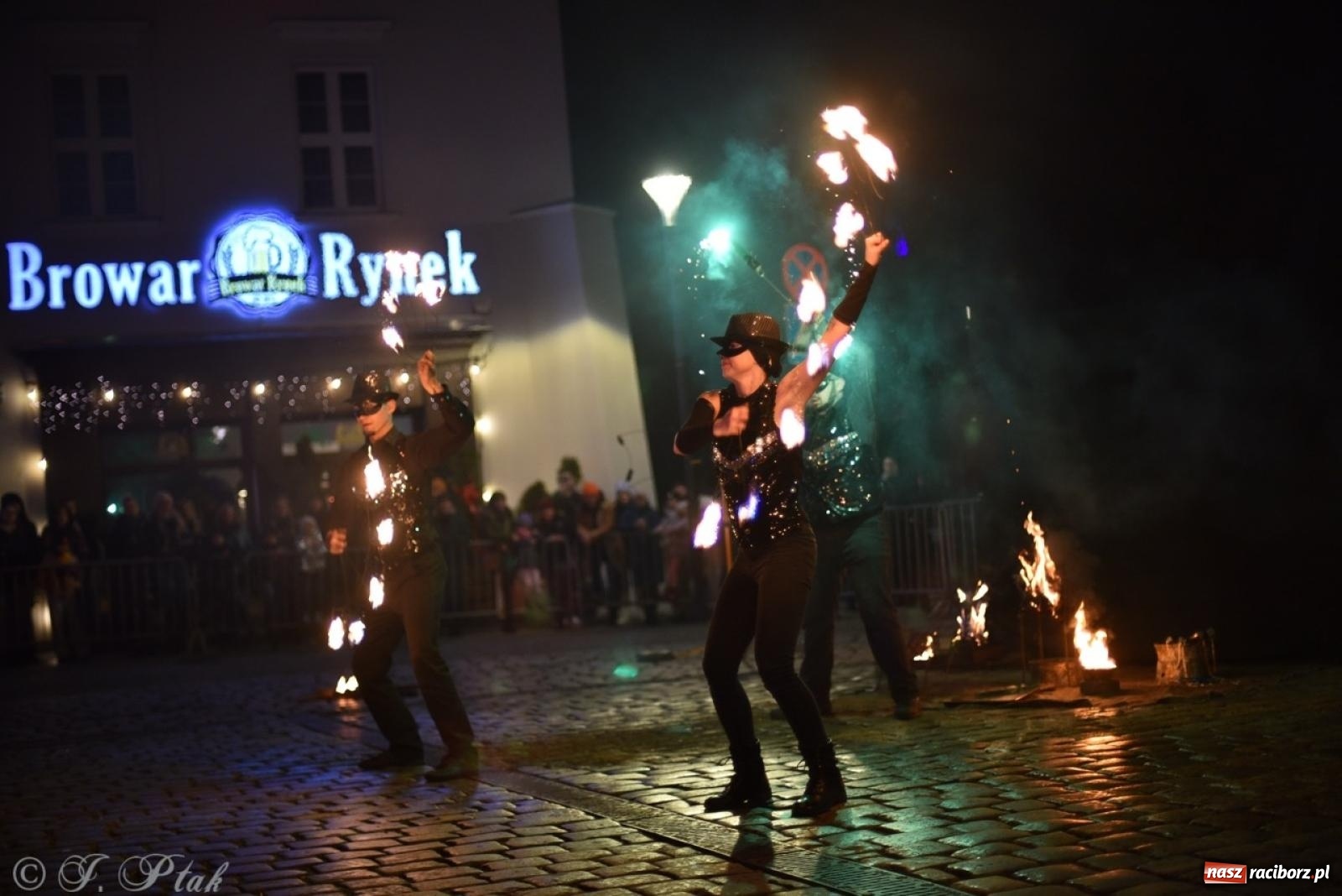 Zdjęcie w galerii na portalu naszraciborz.pl: Enigma z Zawiercia zachwyciła na Raciborskim Finale WOŚP [FOTO i WIDEO] wiadomości z regionu