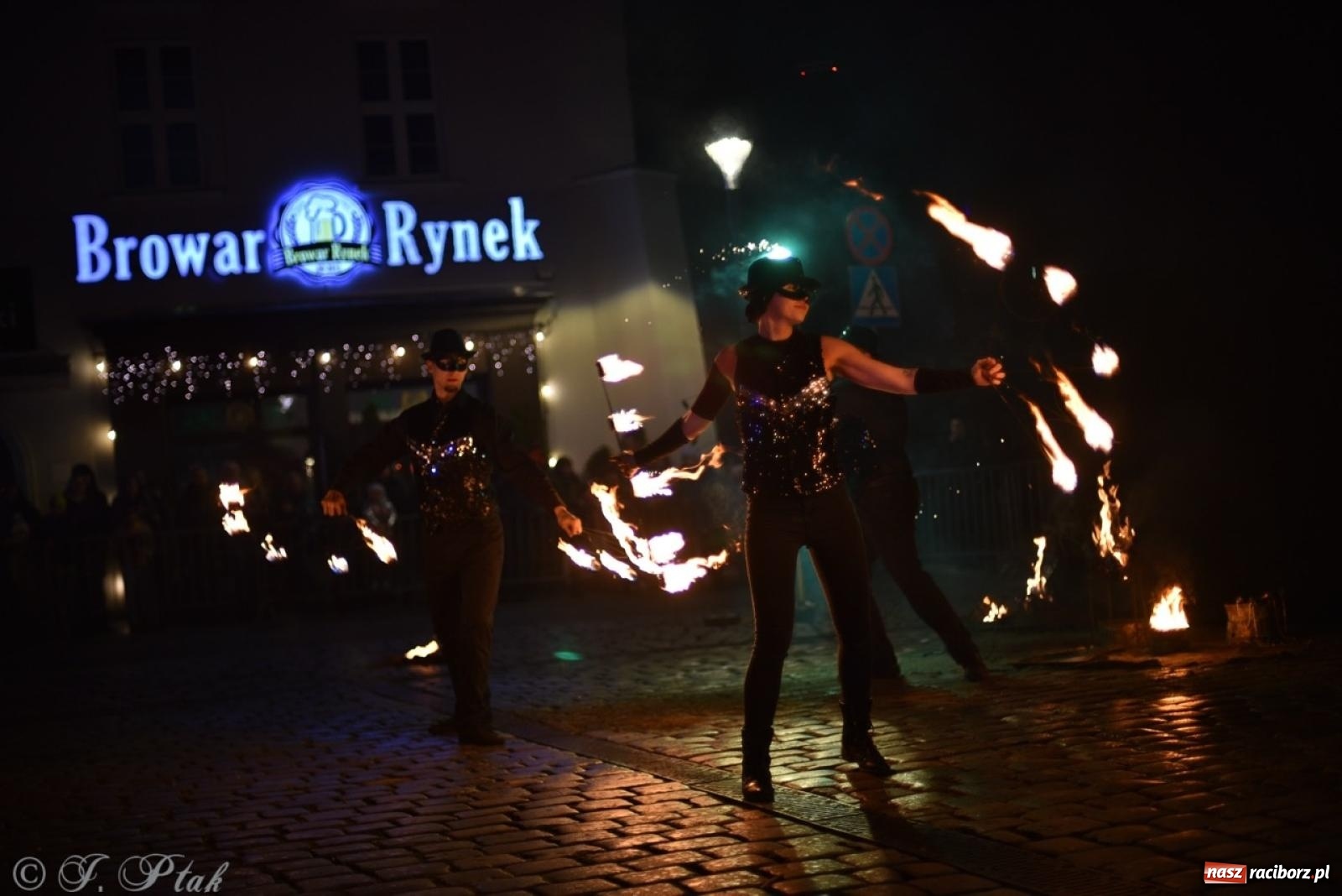 Zdjęcie w galerii na portalu naszraciborz.pl: Enigma z Zawiercia zachwyciła na Raciborskim Finale WOŚP [FOTO i WIDEO] wiadomości z regionu