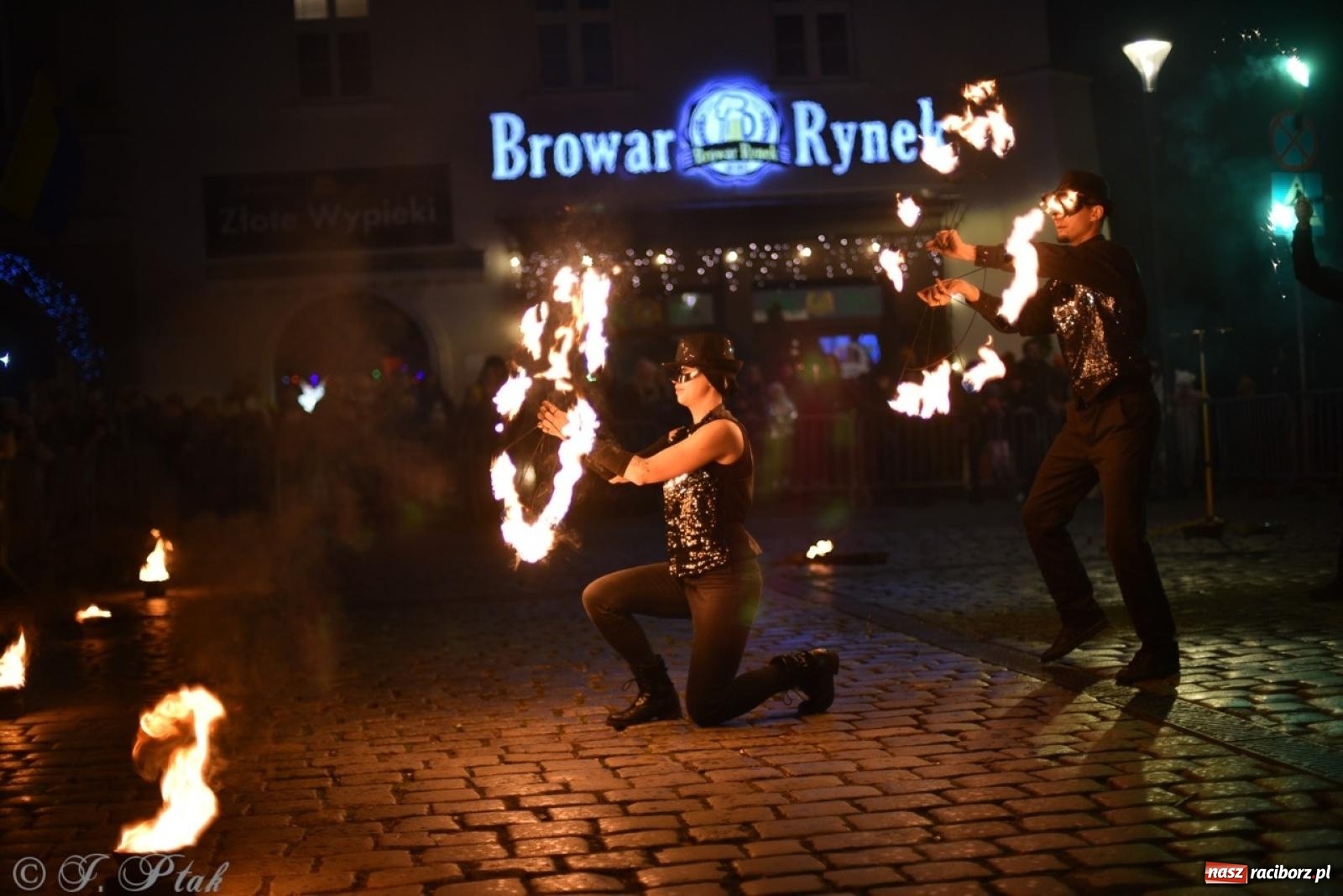 Zdjęcie w galerii na portalu naszraciborz.pl: Enigma z Zawiercia zachwyciła na Raciborskim Finale WOŚP [FOTO i WIDEO] wiadomości z regionu