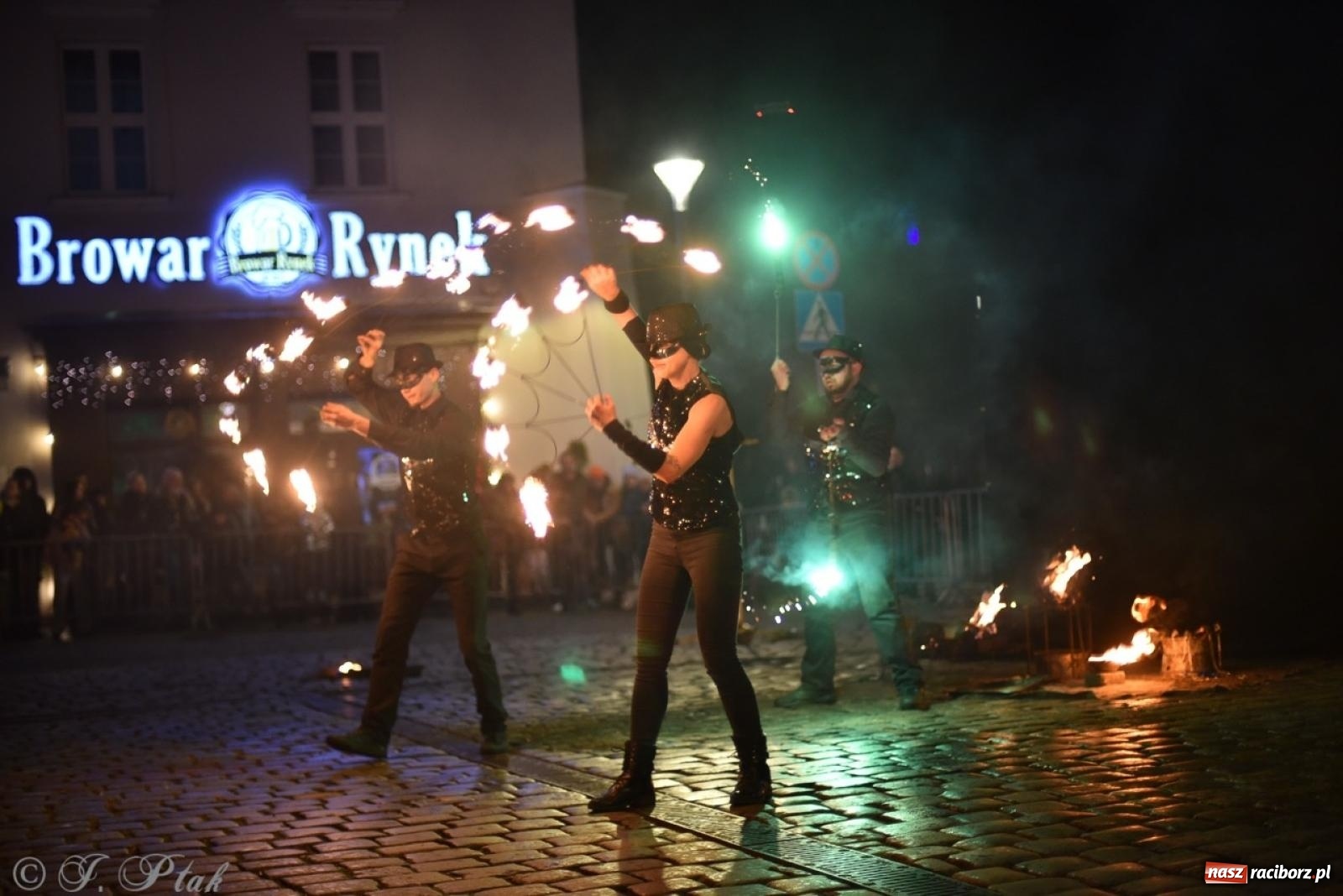 Zdjęcie w galerii na portalu naszraciborz.pl: Enigma z Zawiercia zachwyciła na Raciborskim Finale WOŚP [FOTO i WIDEO] wiadomości z regionu