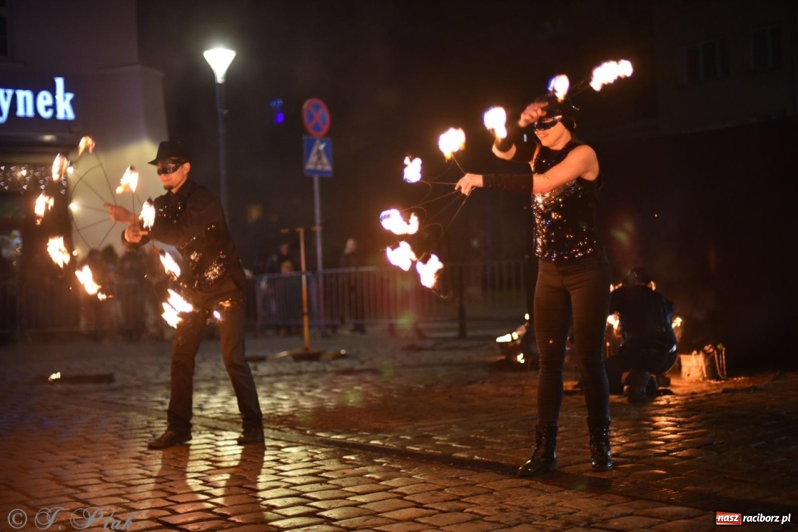 Zdjęcie w galerii na portalu naszraciborz.pl: Enigma z Zawiercia zachwyciła na Raciborskim Finale WOŚP [FOTO i WIDEO] wiadomości z regionu