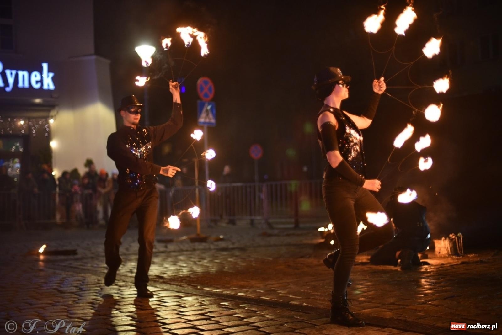 Zdjęcie w galerii na portalu naszraciborz.pl: Enigma z Zawiercia zachwyciła na Raciborskim Finale WOŚP [FOTO i WIDEO] wiadomości z regionu
