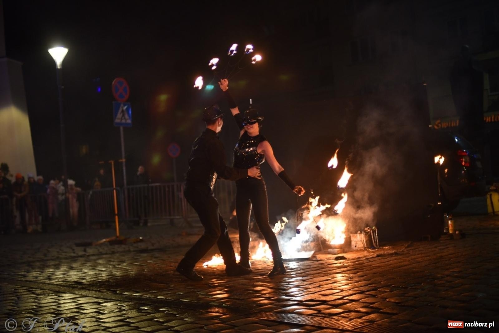 Zdjęcie w galerii na portalu naszraciborz.pl: Enigma z Zawiercia zachwyciła na Raciborskim Finale WOŚP [FOTO i WIDEO] wiadomości z regionu