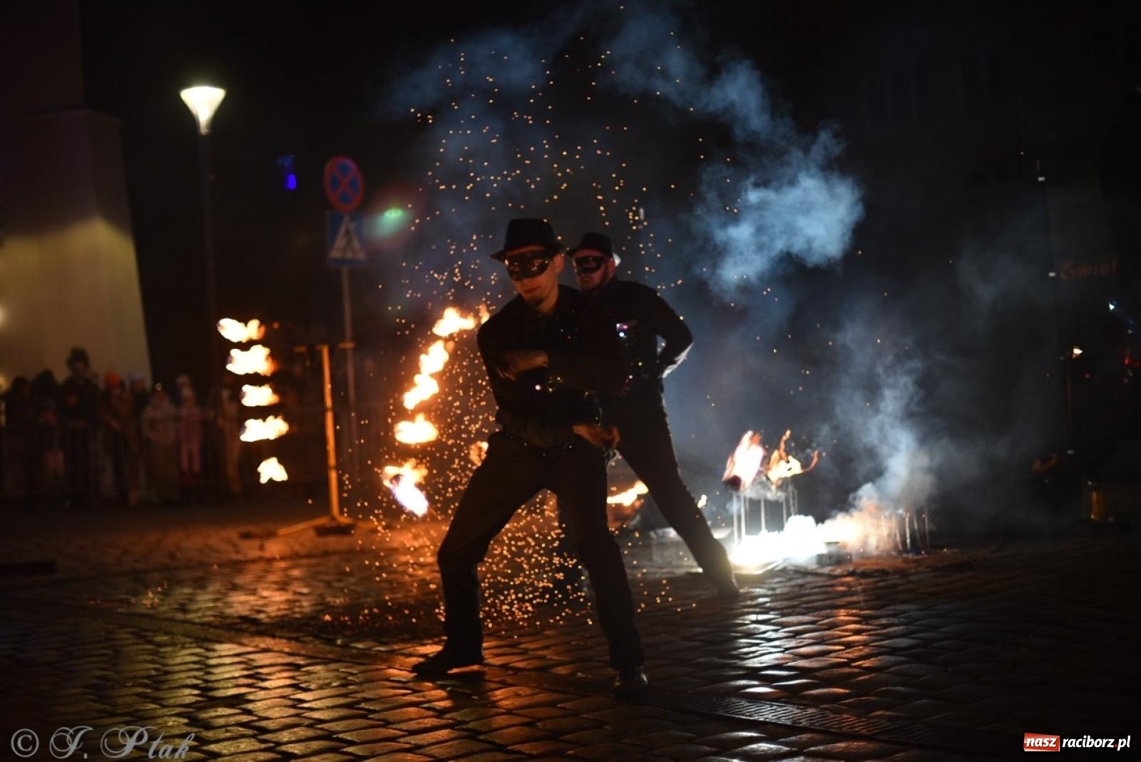 Zdjęcie w galerii na portalu naszraciborz.pl: Enigma z Zawiercia zachwyciła na Raciborskim Finale WOŚP [FOTO i WIDEO] wiadomości z regionu