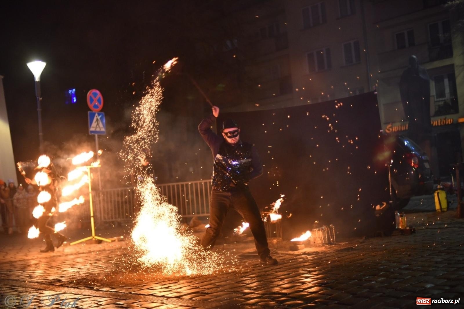 Zdjęcie w galerii na portalu naszraciborz.pl: Enigma z Zawiercia zachwyciła na Raciborskim Finale WOŚP [FOTO i WIDEO] wiadomości z regionu