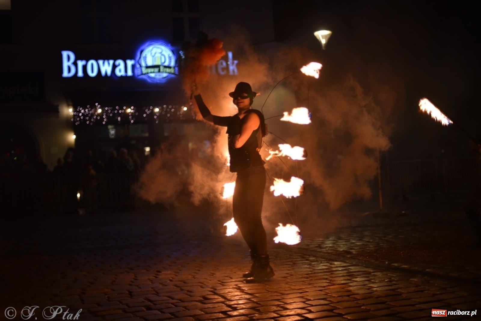 Zdjęcie w galerii na portalu naszraciborz.pl: Enigma z Zawiercia zachwyciła na Raciborskim Finale WOŚP [FOTO i WIDEO] wiadomości z regionu