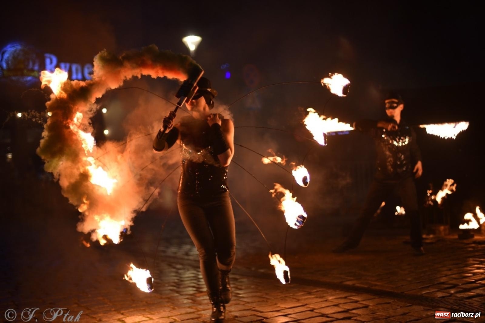 Zdjęcie w galerii na portalu naszraciborz.pl: Enigma z Zawiercia zachwyciła na Raciborskim Finale WOŚP [FOTO i WIDEO] wiadomości z regionu