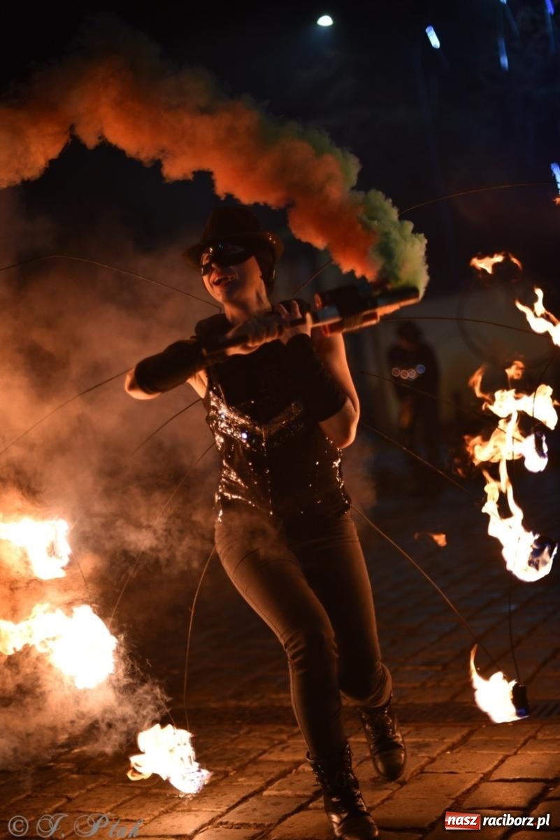 Zdjęcie w galerii na portalu naszraciborz.pl: Enigma z Zawiercia zachwyciła na Raciborskim Finale WOŚP [FOTO i WIDEO] wiadomości z regionu