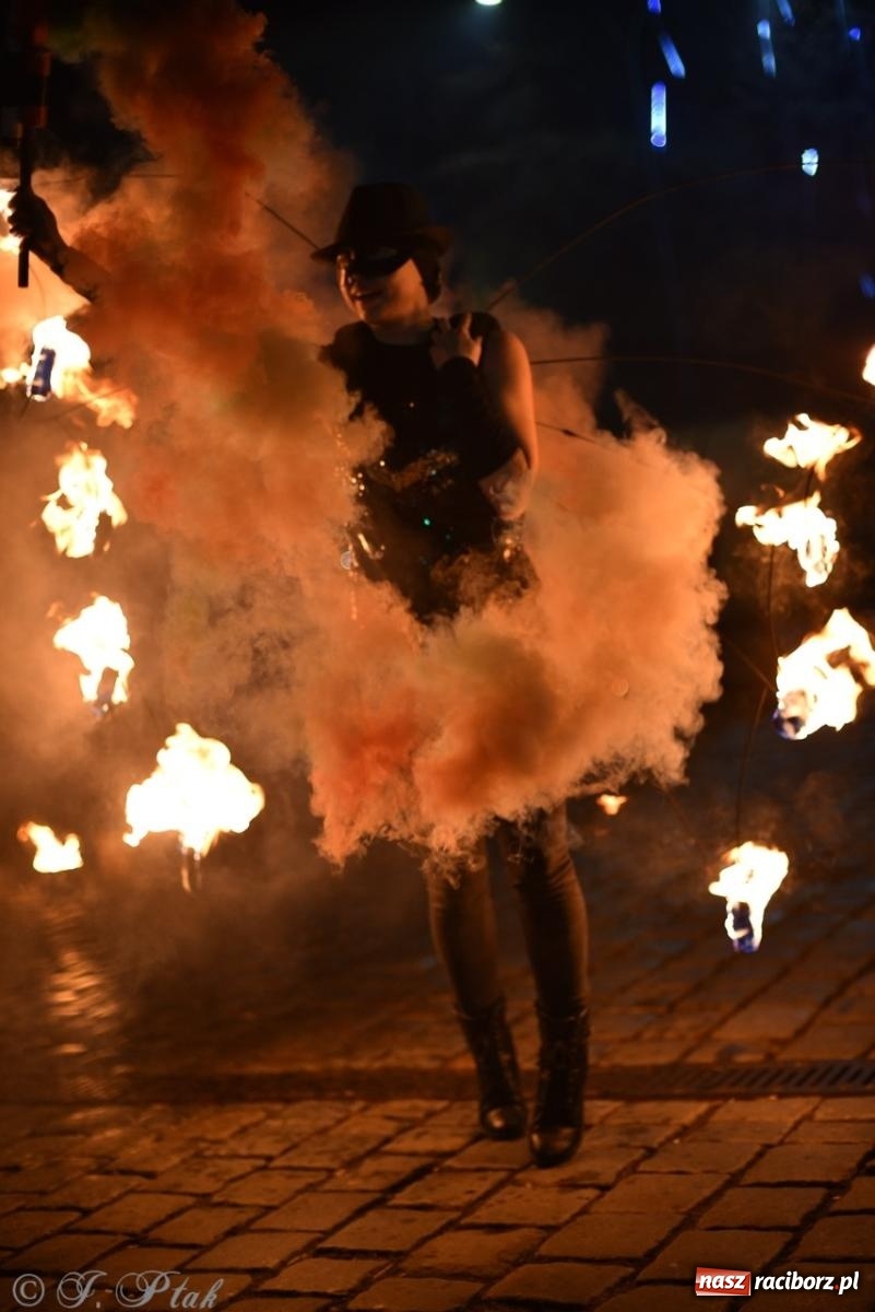 Zdjęcie w galerii na portalu naszraciborz.pl: Enigma z Zawiercia zachwyciła na Raciborskim Finale WOŚP [FOTO i WIDEO] wiadomości z regionu
