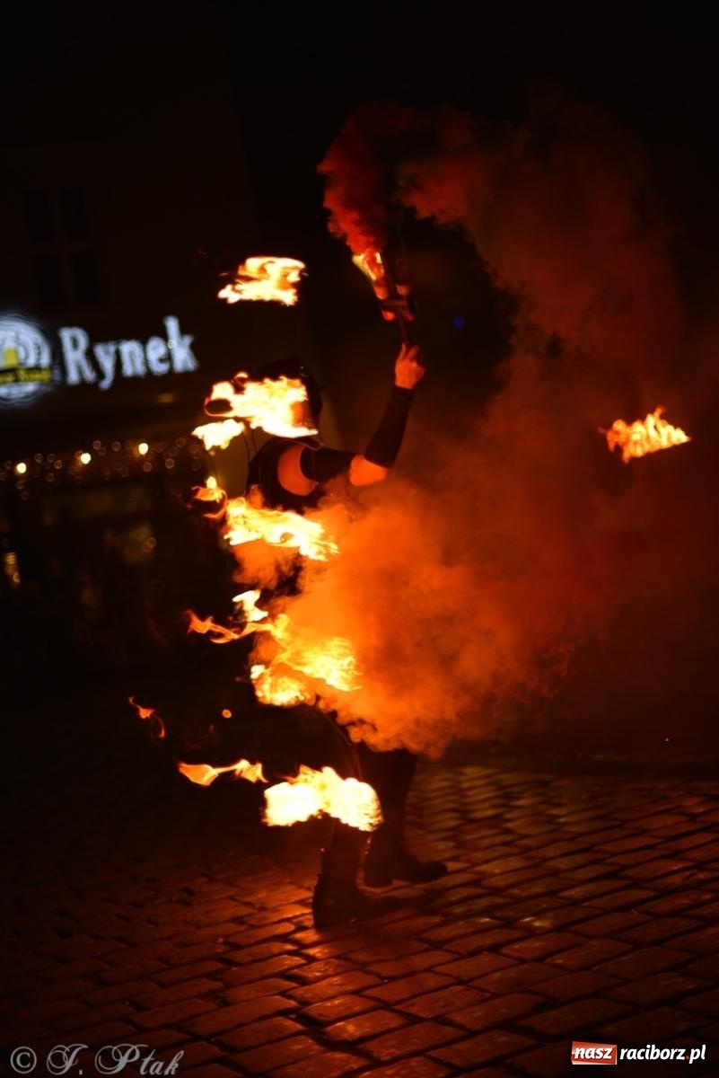 Zdjęcie w galerii na portalu naszraciborz.pl: Enigma z Zawiercia zachwyciła na Raciborskim Finale WOŚP [FOTO i WIDEO] wiadomości z regionu