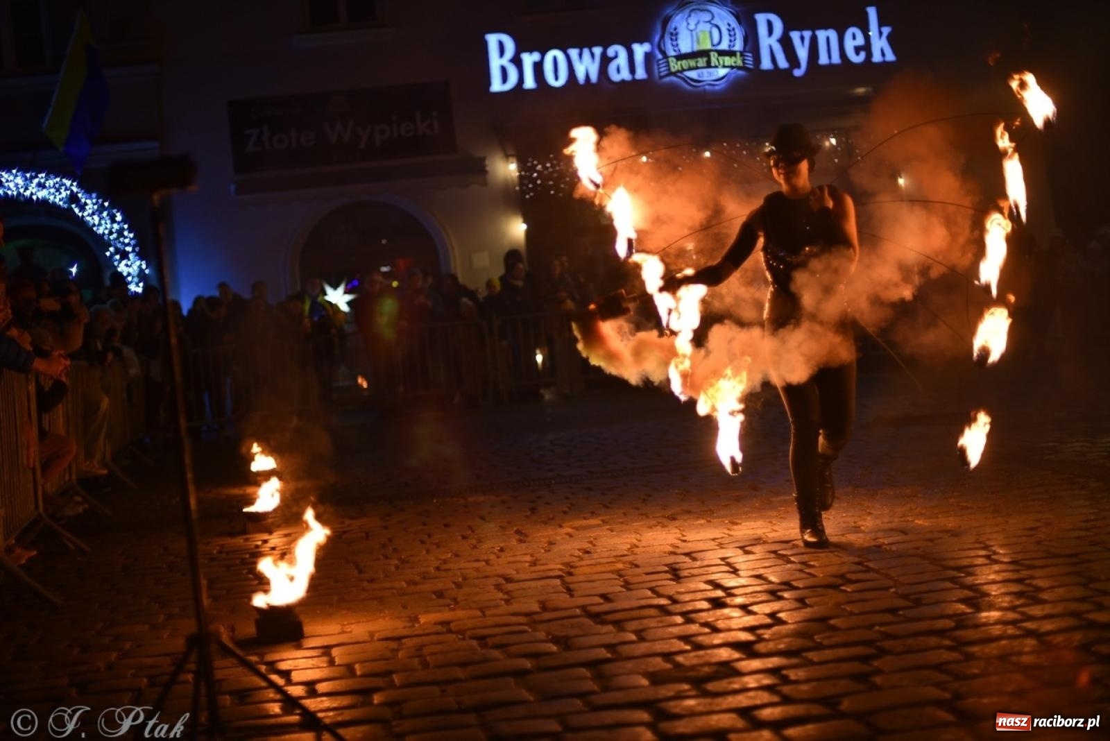 Zdjęcie w galerii na portalu naszraciborz.pl: Enigma z Zawiercia zachwyciła na Raciborskim Finale WOŚP [FOTO i WIDEO] wiadomości z regionu