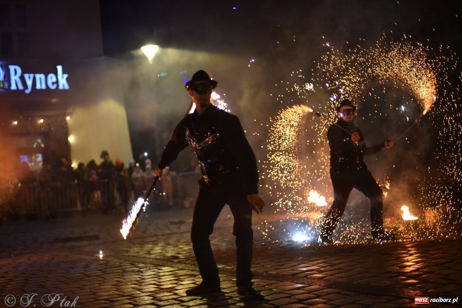 Zdjęcie w galerii na portalu naszraciborz.pl: Enigma z Zawiercia zachwyciła na Raciborskim Finale WOŚP [FOTO i WIDEO] wiadomości z regionu
