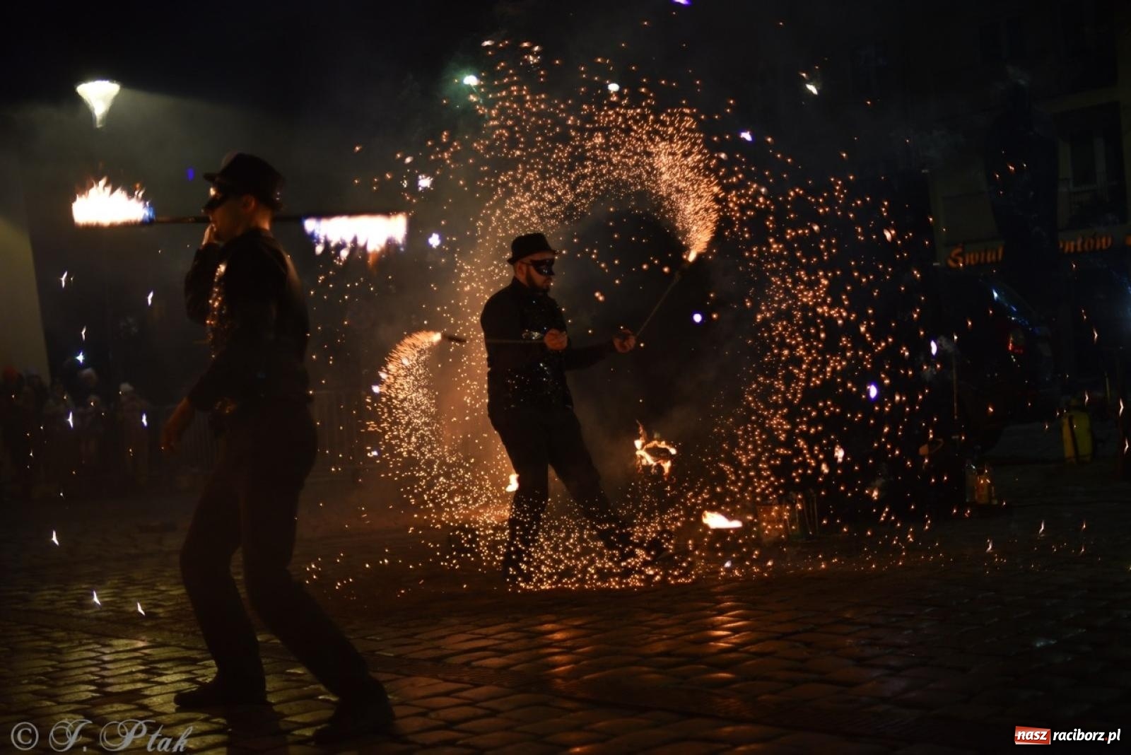 Zdjęcie w galerii na portalu naszraciborz.pl: Enigma z Zawiercia zachwyciła na Raciborskim Finale WOŚP [FOTO i WIDEO] wiadomości z regionu