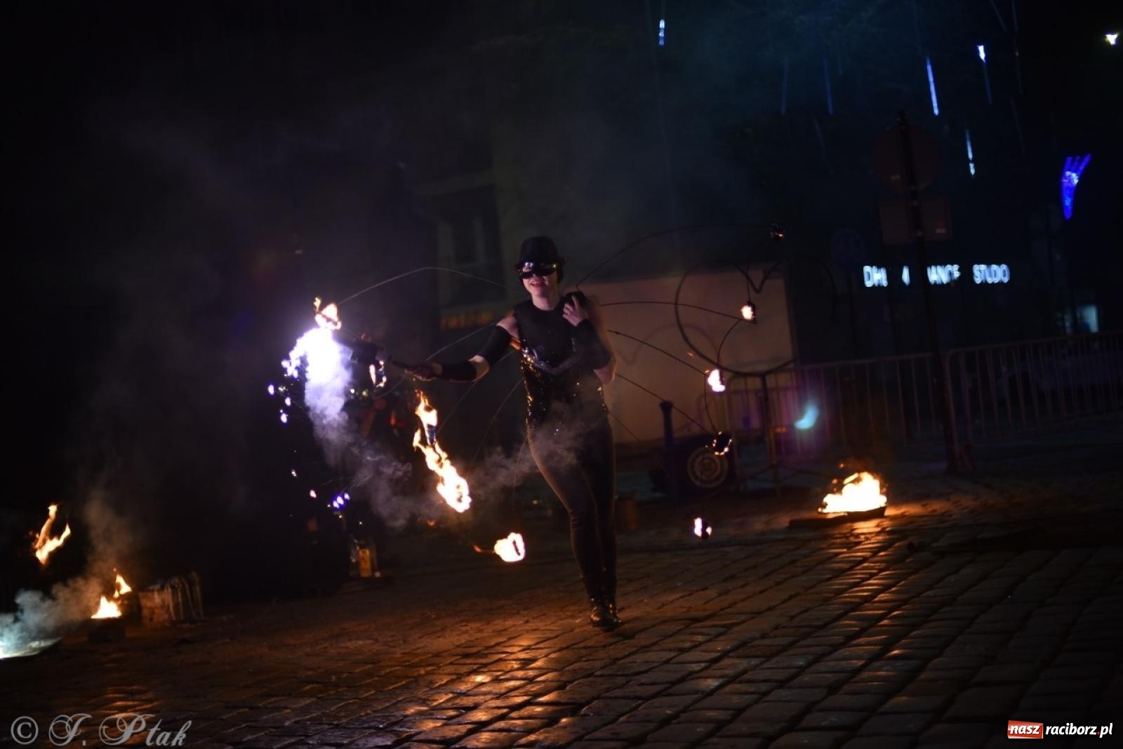 Zdjęcie w galerii na portalu naszraciborz.pl: Enigma z Zawiercia zachwyciła na Raciborskim Finale WOŚP [FOTO i WIDEO] wiadomości z regionu