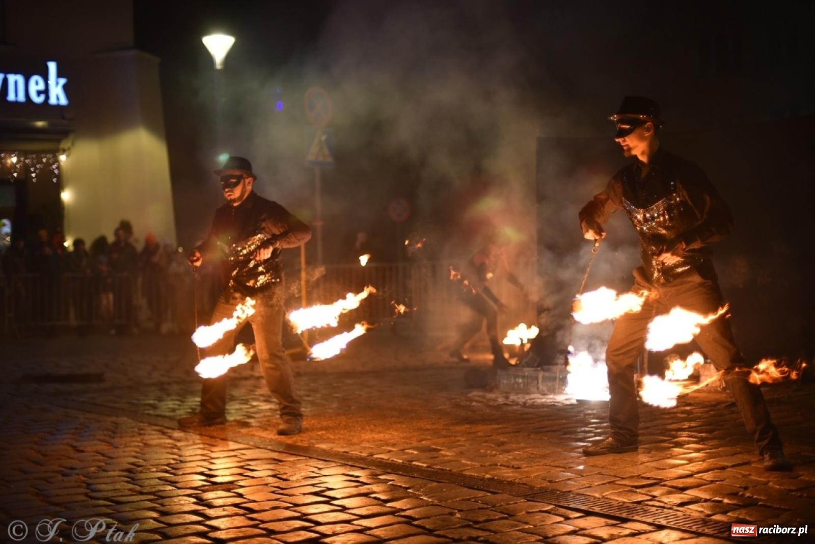 Zdjęcie w galerii na portalu naszraciborz.pl: Enigma z Zawiercia zachwyciła na Raciborskim Finale WOŚP [FOTO i WIDEO] wiadomości z regionu