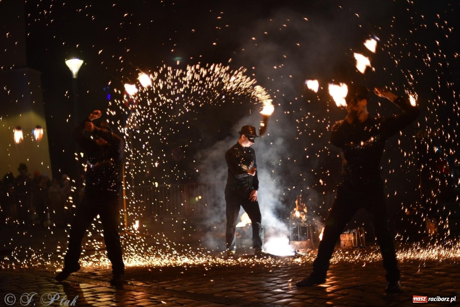 Zdjęcie w galerii na portalu naszraciborz.pl: Enigma z Zawiercia zachwyciła na Raciborskim Finale WOŚP [FOTO i WIDEO] wiadomości z regionu