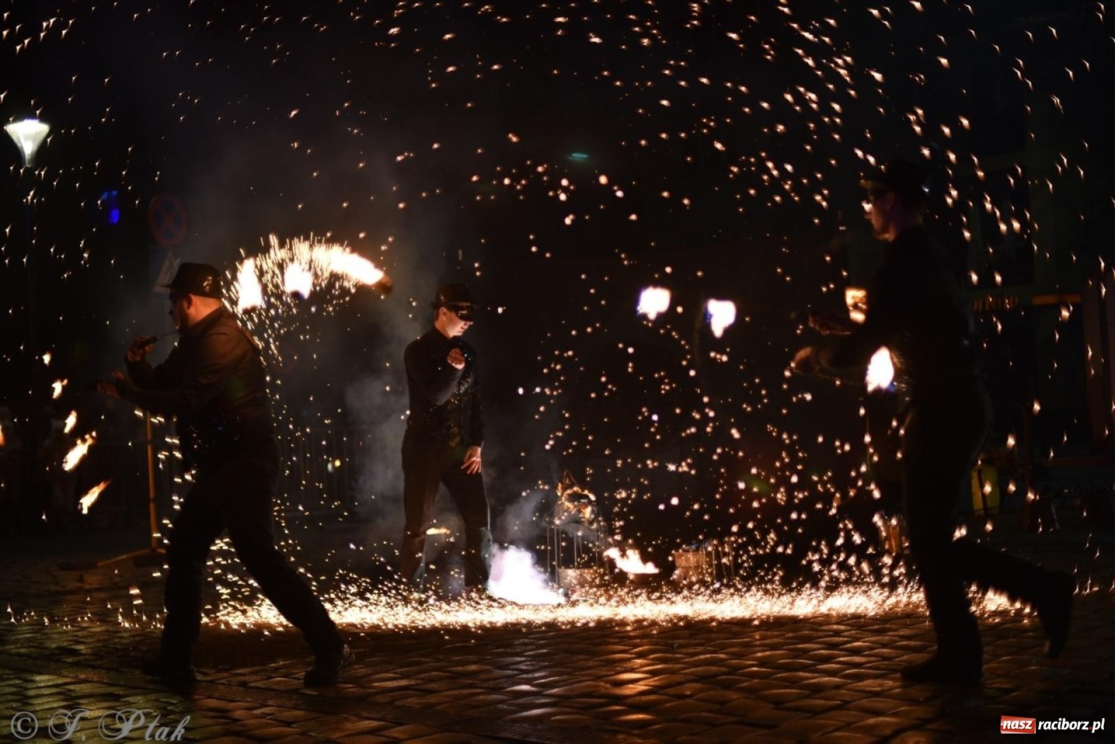 Zdjęcie w galerii na portalu naszraciborz.pl: Enigma z Zawiercia zachwyciła na Raciborskim Finale WOŚP [FOTO i WIDEO] wiadomości z regionu