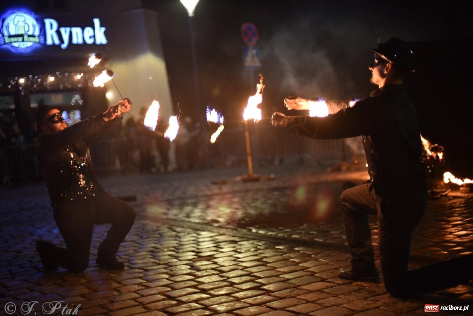 Zdjęcie w galerii na portalu naszraciborz.pl: Enigma z Zawiercia zachwyciła na Raciborskim Finale WOŚP [FOTO i WIDEO] wiadomości z regionu