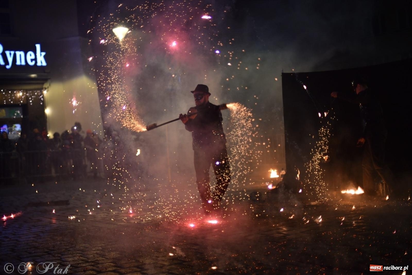 Zdjęcie w galerii na portalu naszraciborz.pl: Enigma z Zawiercia zachwyciła na Raciborskim Finale WOŚP [FOTO i WIDEO] wiadomości z regionu