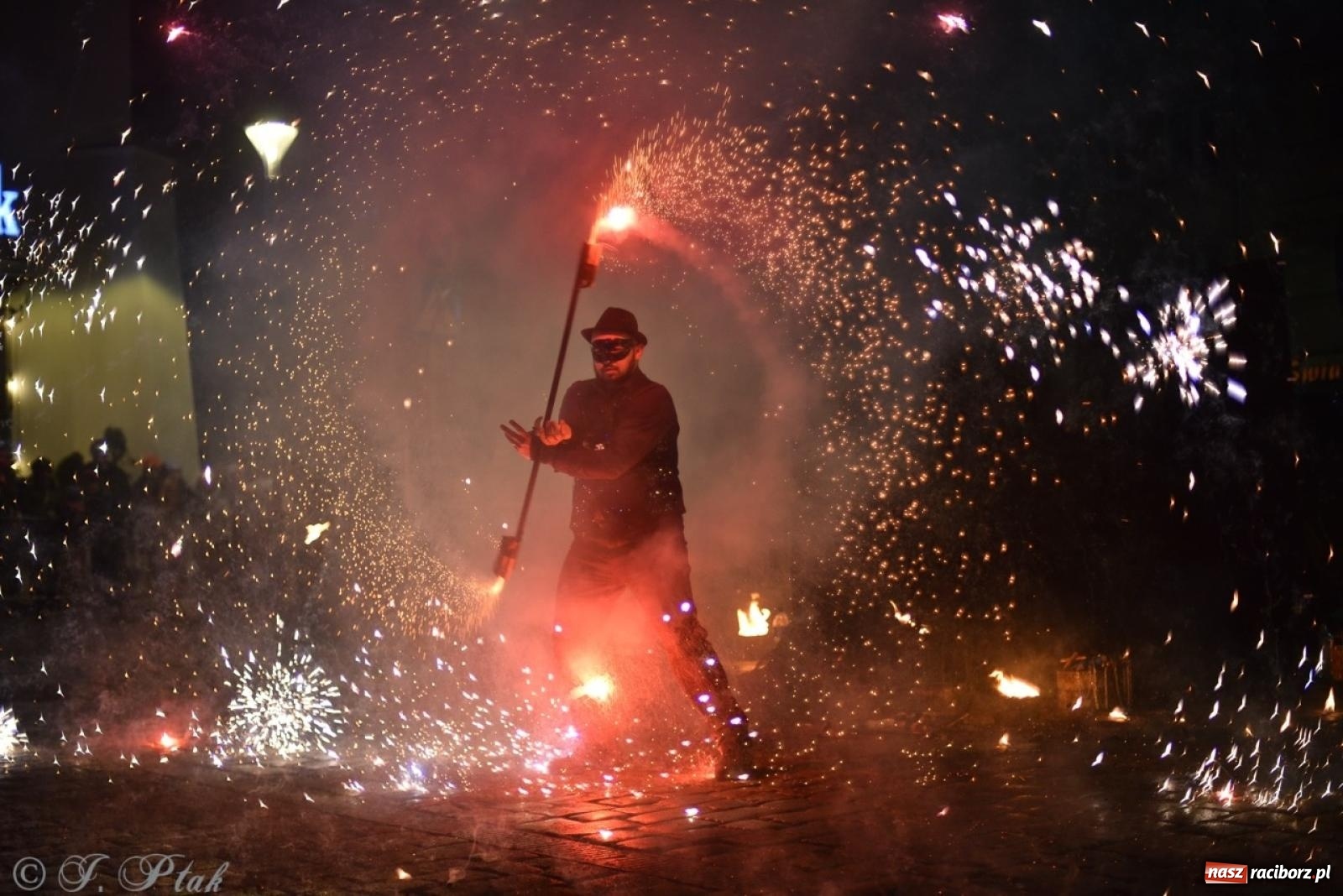 Zdjęcie w galerii na portalu naszraciborz.pl: Enigma z Zawiercia zachwyciła na Raciborskim Finale WOŚP [FOTO i WIDEO] wiadomości z regionu