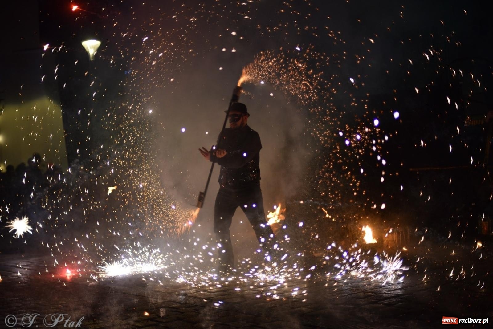 Zdjęcie w galerii na portalu naszraciborz.pl: Enigma z Zawiercia zachwyciła na Raciborskim Finale WOŚP [FOTO i WIDEO] wiadomości z regionu