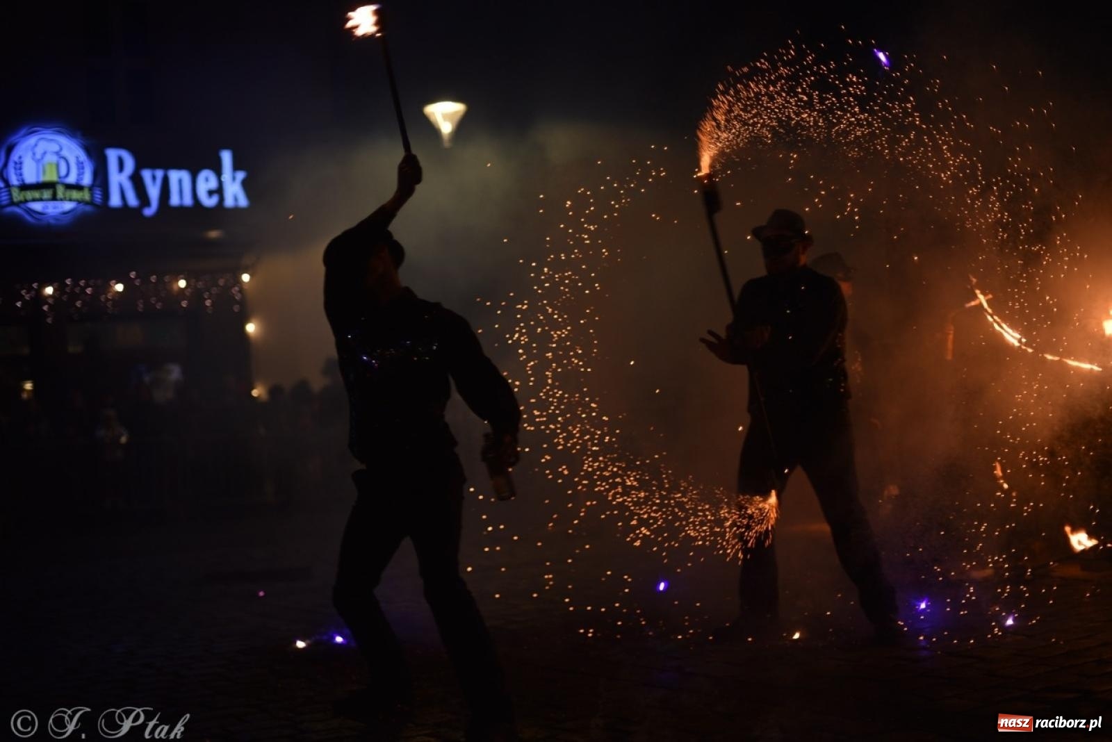 Zdjęcie w galerii na portalu naszraciborz.pl: Enigma z Zawiercia zachwyciła na Raciborskim Finale WOŚP [FOTO i WIDEO] wiadomości z regionu