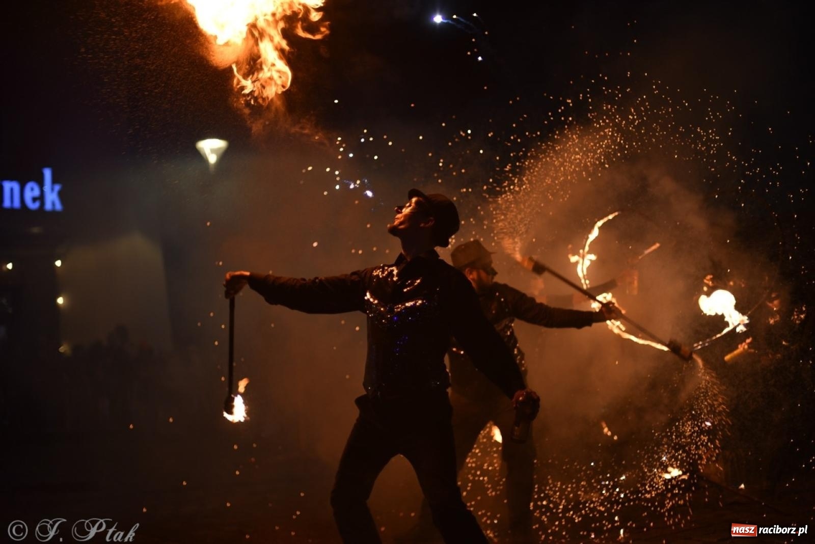 Zdjęcie w galerii na portalu naszraciborz.pl: Enigma z Zawiercia zachwyciła na Raciborskim Finale WOŚP [FOTO i WIDEO] wiadomości z regionu