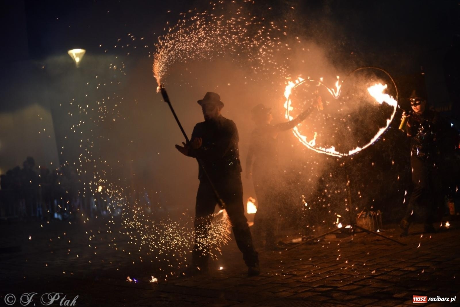 Zdjęcie w galerii na portalu naszraciborz.pl: Enigma z Zawiercia zachwyciła na Raciborskim Finale WOŚP [FOTO i WIDEO] wiadomości z regionu