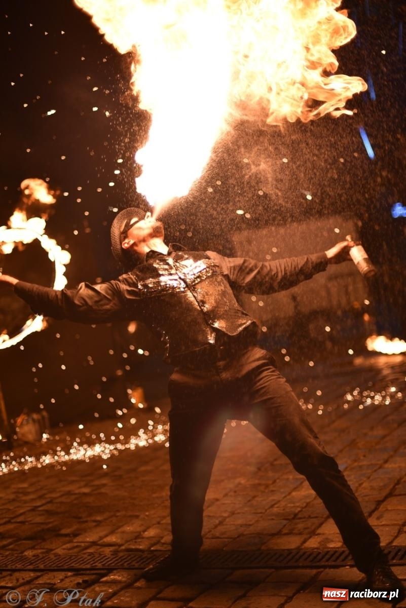 Zdjęcie w galerii na portalu naszraciborz.pl: Enigma z Zawiercia zachwyciła na Raciborskim Finale WOŚP [FOTO i WIDEO] wiadomości z regionu