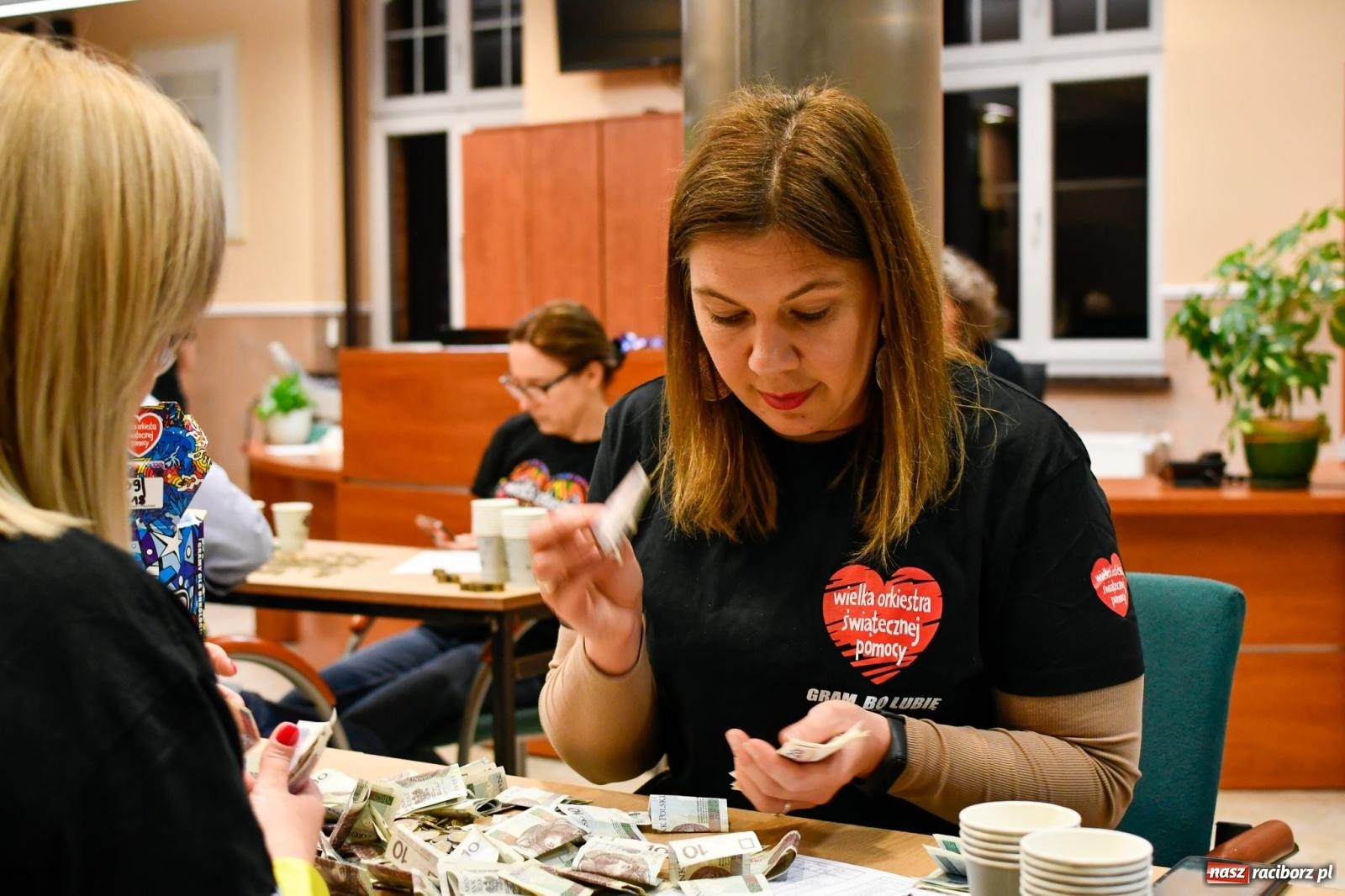 Zdjęcie w galerii na portalu naszraciborz.pl: Znów idziemy na rekord! WOŚP w Raciborzu zebrała już ponad 210 tys. zł [FOTO i WIDEO] wiadomości z regionu