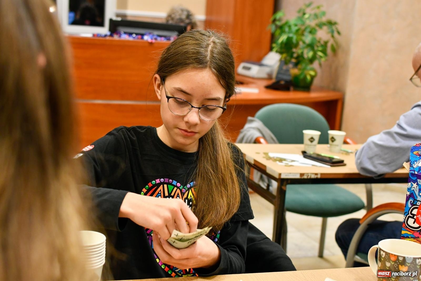 Zdjęcie w galerii na portalu naszraciborz.pl: Znów idziemy na rekord! WOŚP w Raciborzu zebrała już ponad 210 tys. zł [FOTO i WIDEO] wiadomości z regionu