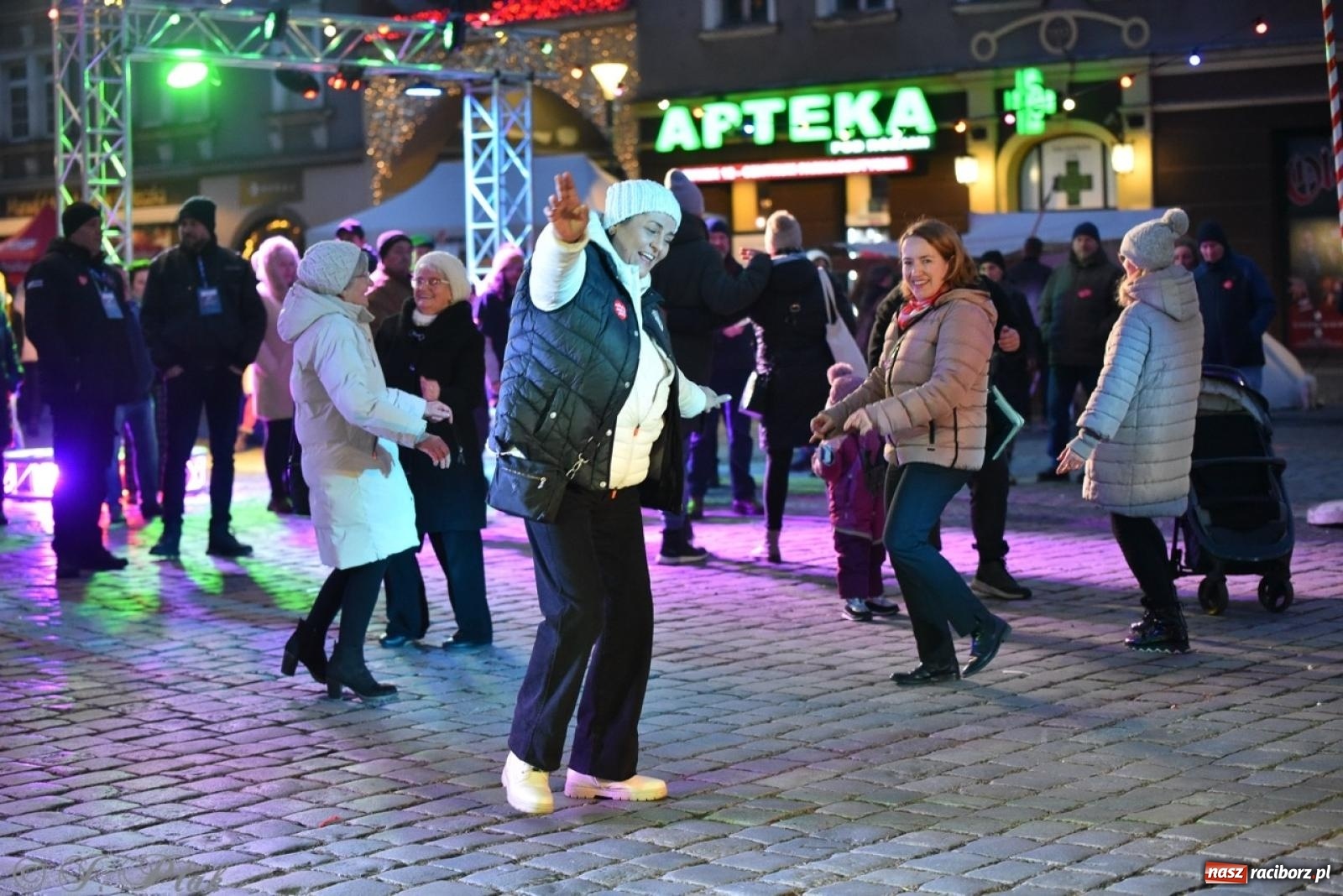 Zdjęcie w galerii na portalu naszraciborz.pl: Znów idziemy na rekord! WOŚP w Raciborzu zebrała już ponad 210 tys. zł [FOTO i WIDEO] wiadomości z regionu