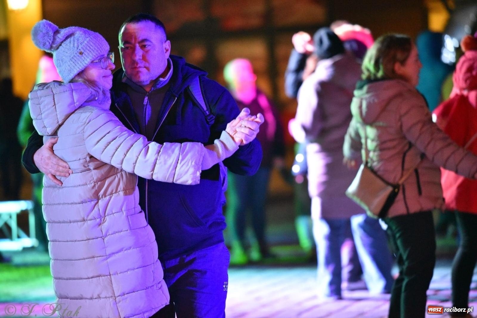 Zdjęcie w galerii na portalu naszraciborz.pl: Znów idziemy na rekord! WOŚP w Raciborzu zebrała już ponad 210 tys. zł [FOTO i WIDEO] wiadomości z regionu