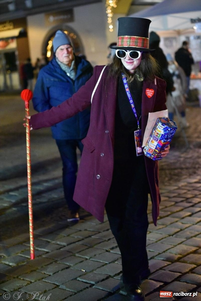 Zdjęcie w galerii na portalu naszraciborz.pl: Znów idziemy na rekord! WOŚP w Raciborzu zebrała już ponad 210 tys. zł [FOTO i WIDEO] wiadomości z regionu